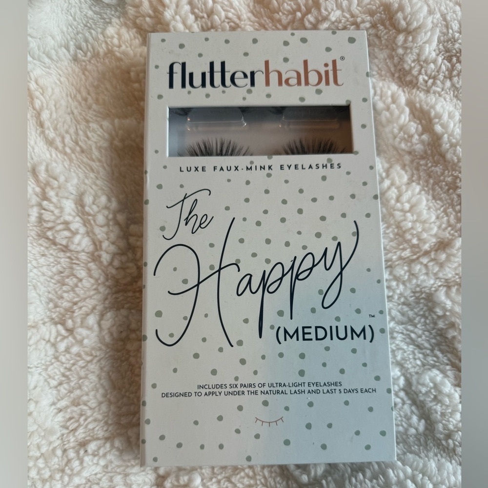 Flutter Habit Happy Medium Lashes